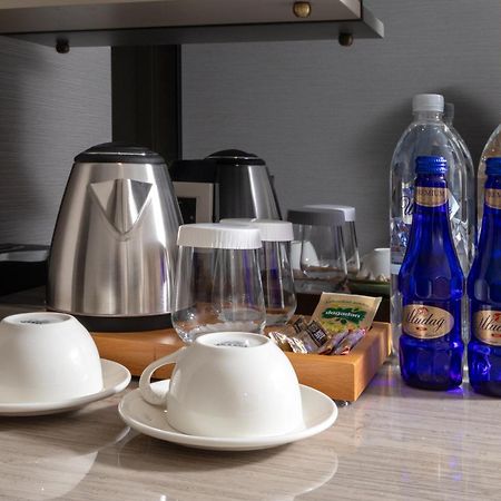 Bentley Hotel Old City-Special Class Istanbul Bagian luar foto Bottled water in a hotel room
