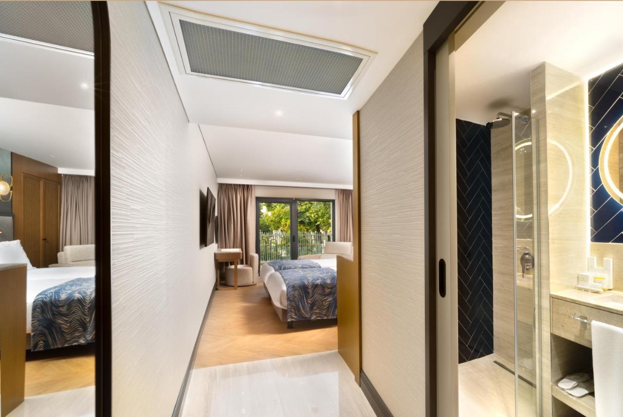 Bentley Hotel Old City-Special Class Istanbul Bagian luar foto A room at the hotel