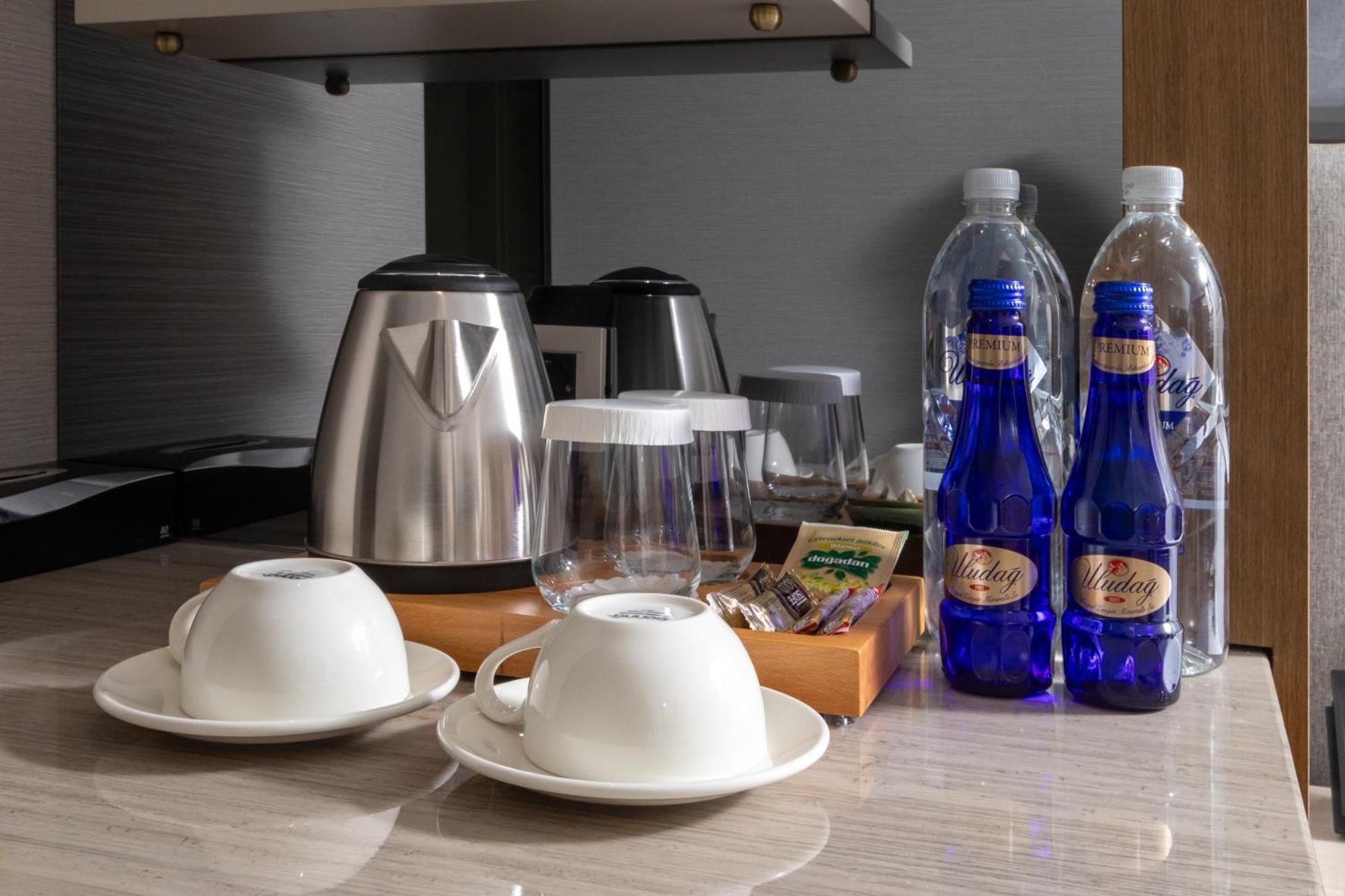 Bentley Hotel Old City-Special Class Istanbul Bagian luar foto Bottled water in a hotel room