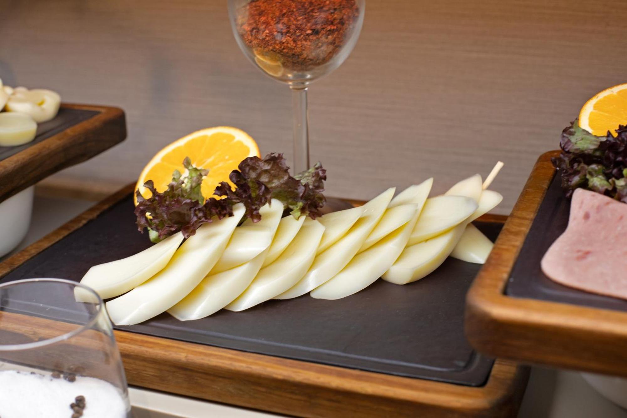 Bentley Hotel Old City-Special Class Istanbul Bagian luar foto Idiazabal cheese