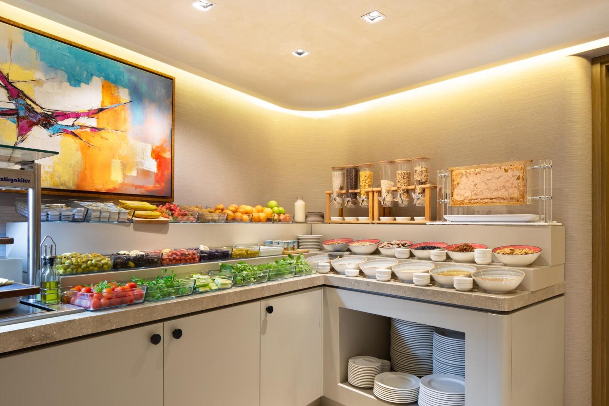 Bentley Hotel Old City-Special Class Istanbul Bagian luar foto A buffet at a hotel