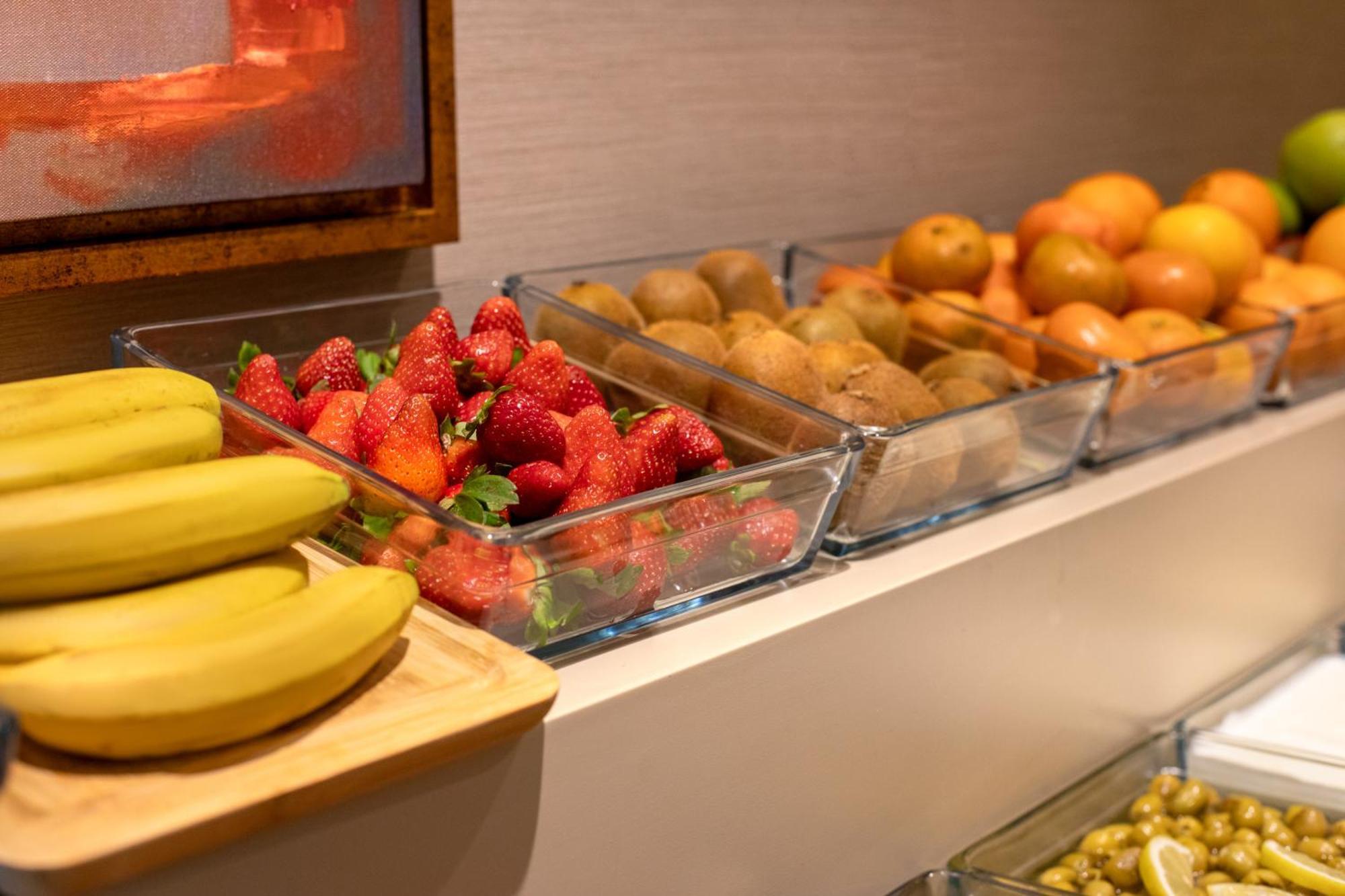Bentley Hotel Old City-Special Class Istanbul Bagian luar foto Fruit at a buffet