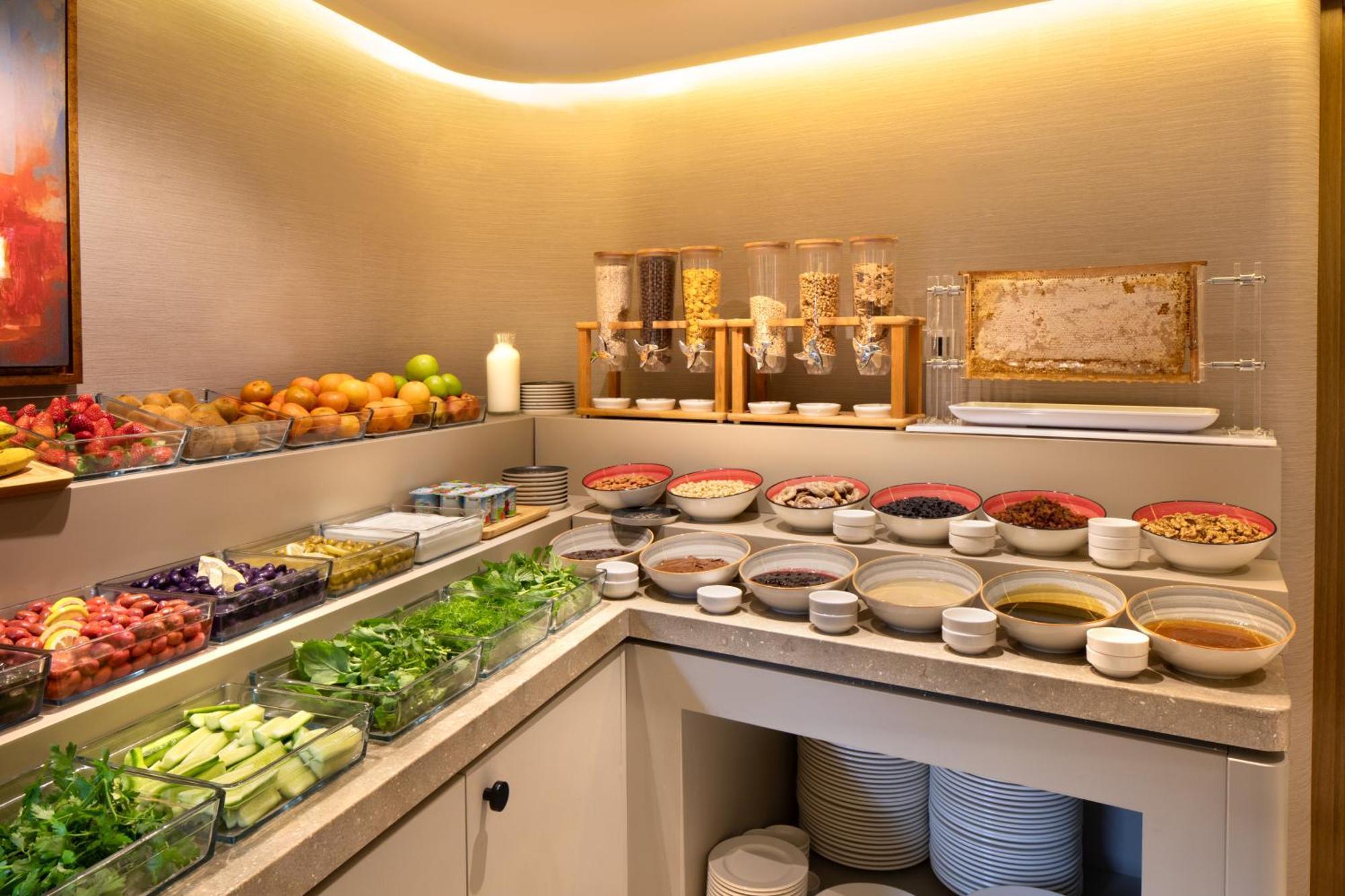 Bentley Hotel Old City-Special Class Istanbul Bagian luar foto A salad bar