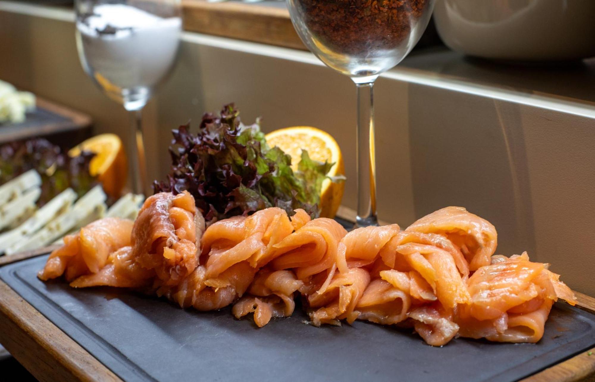 Bentley Hotel Old City-Special Class Istanbul Bagian luar foto Smoked salmon