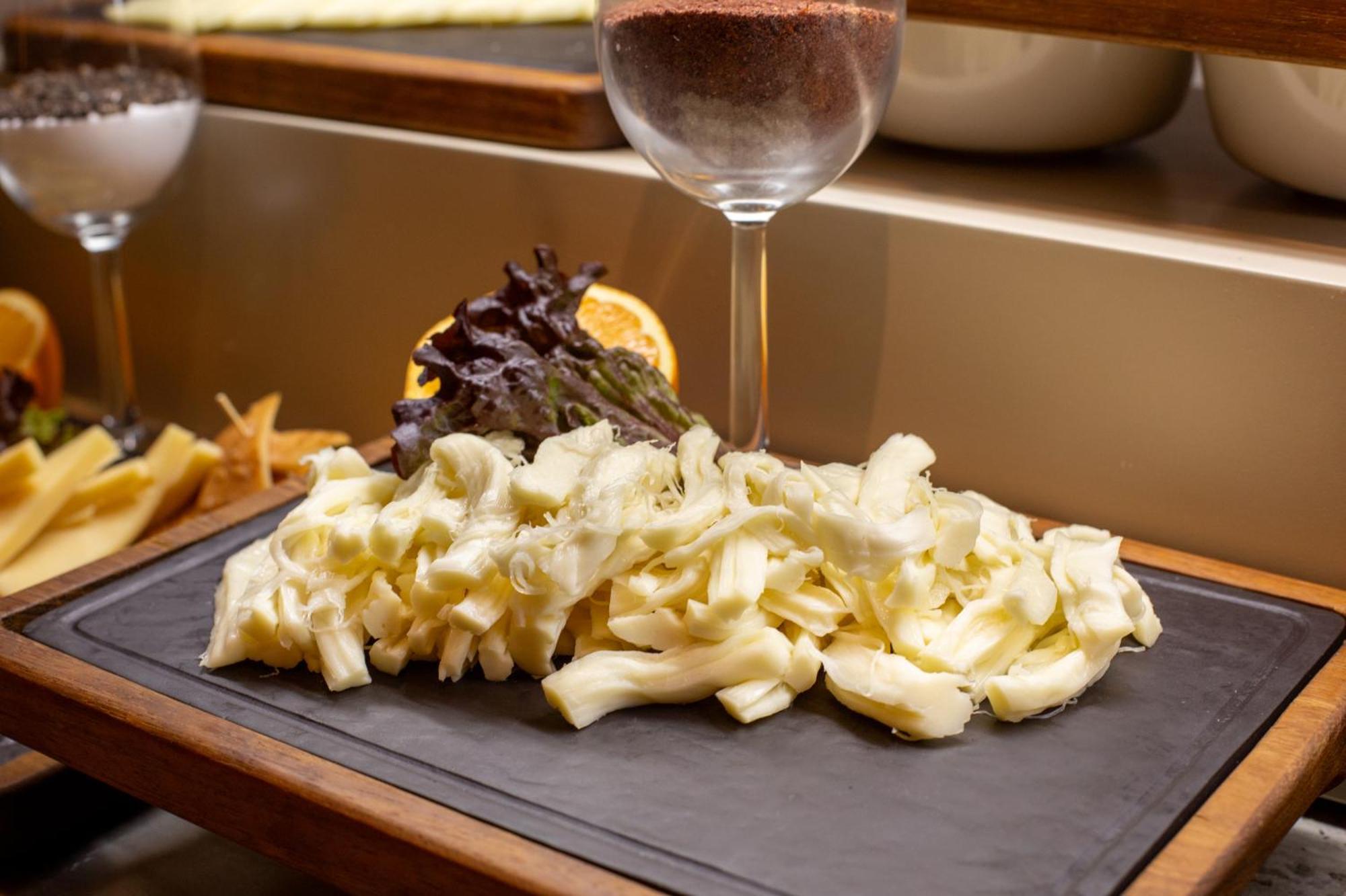Bentley Hotel Old City-Special Class Istanbul Bagian luar foto A cutting board