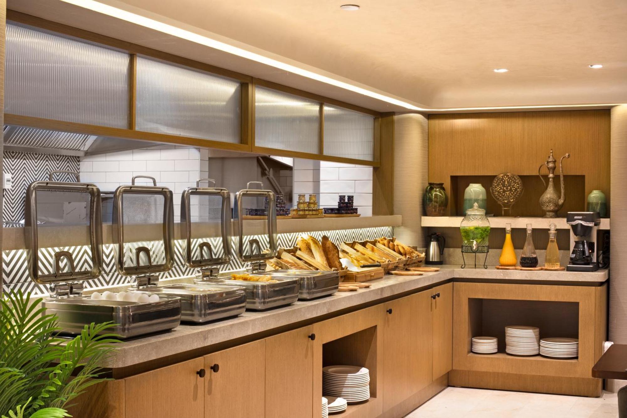 Bentley Hotel Old City-Special Class Istanbul Bagian luar foto The buffet at the lounge