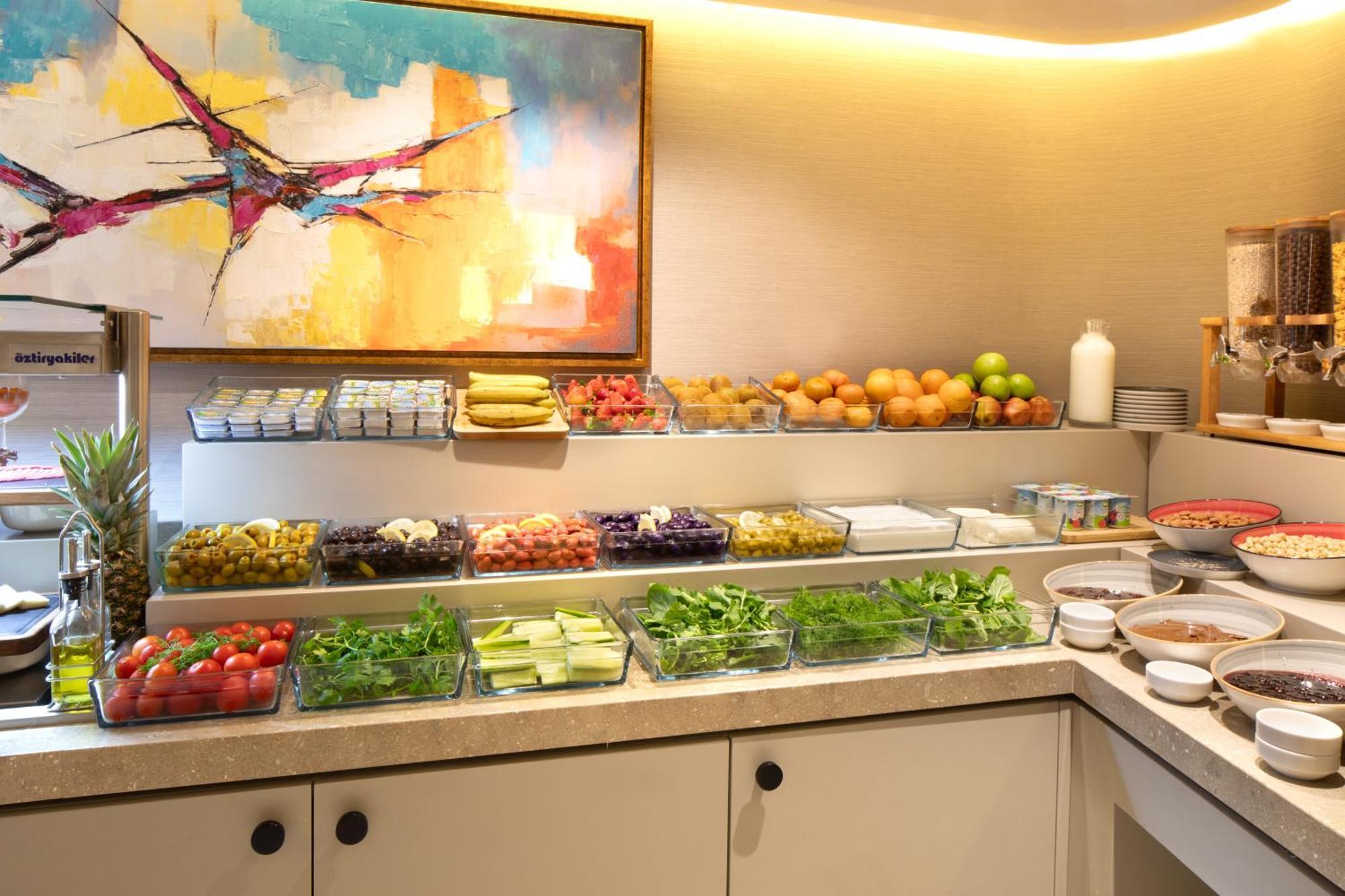 Bentley Hotel Old City-Special Class Istanbul Bagian luar foto A salad bar