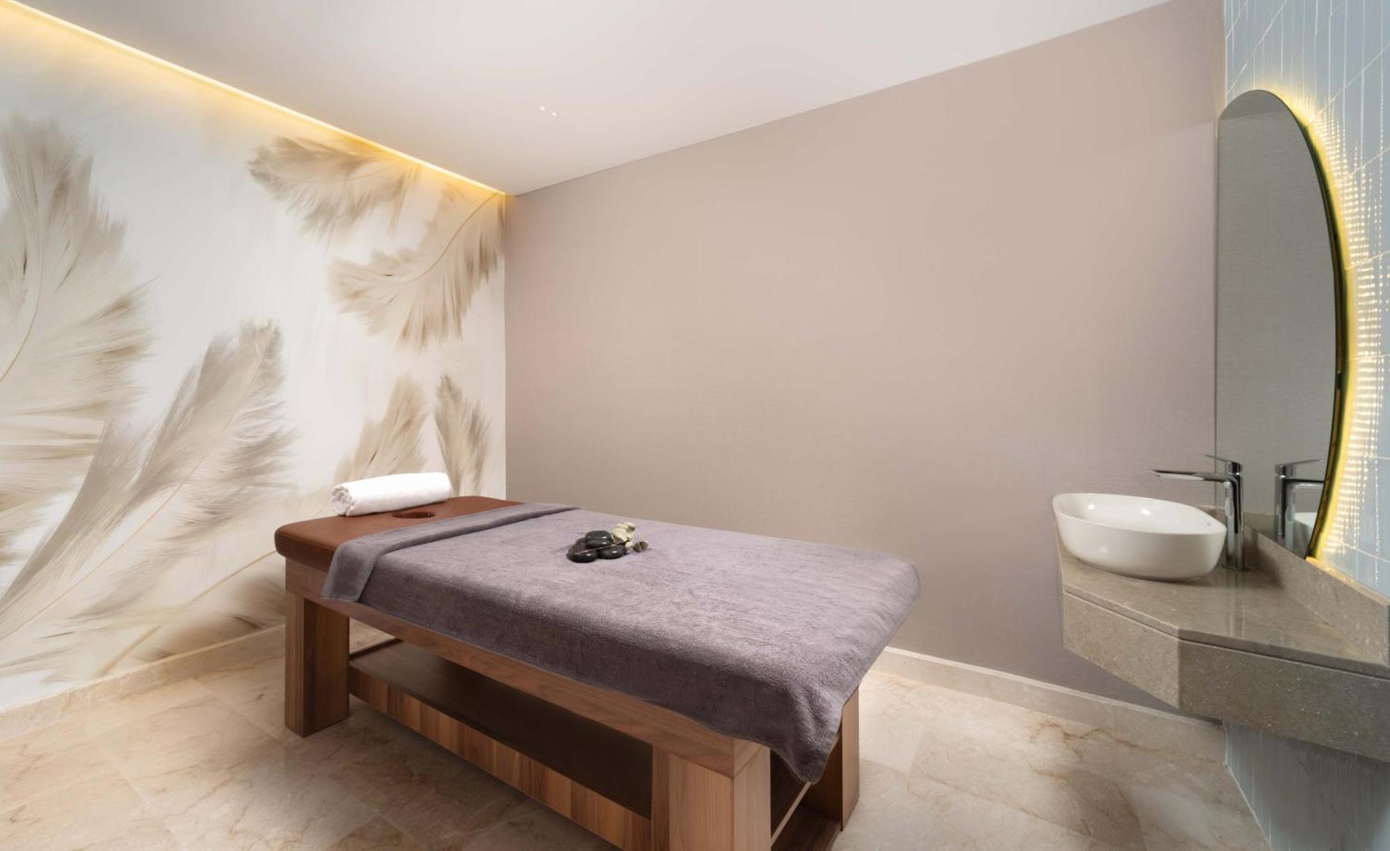 Bentley Hotel Old City-Special Class Istanbul Bagian luar foto A massage bed