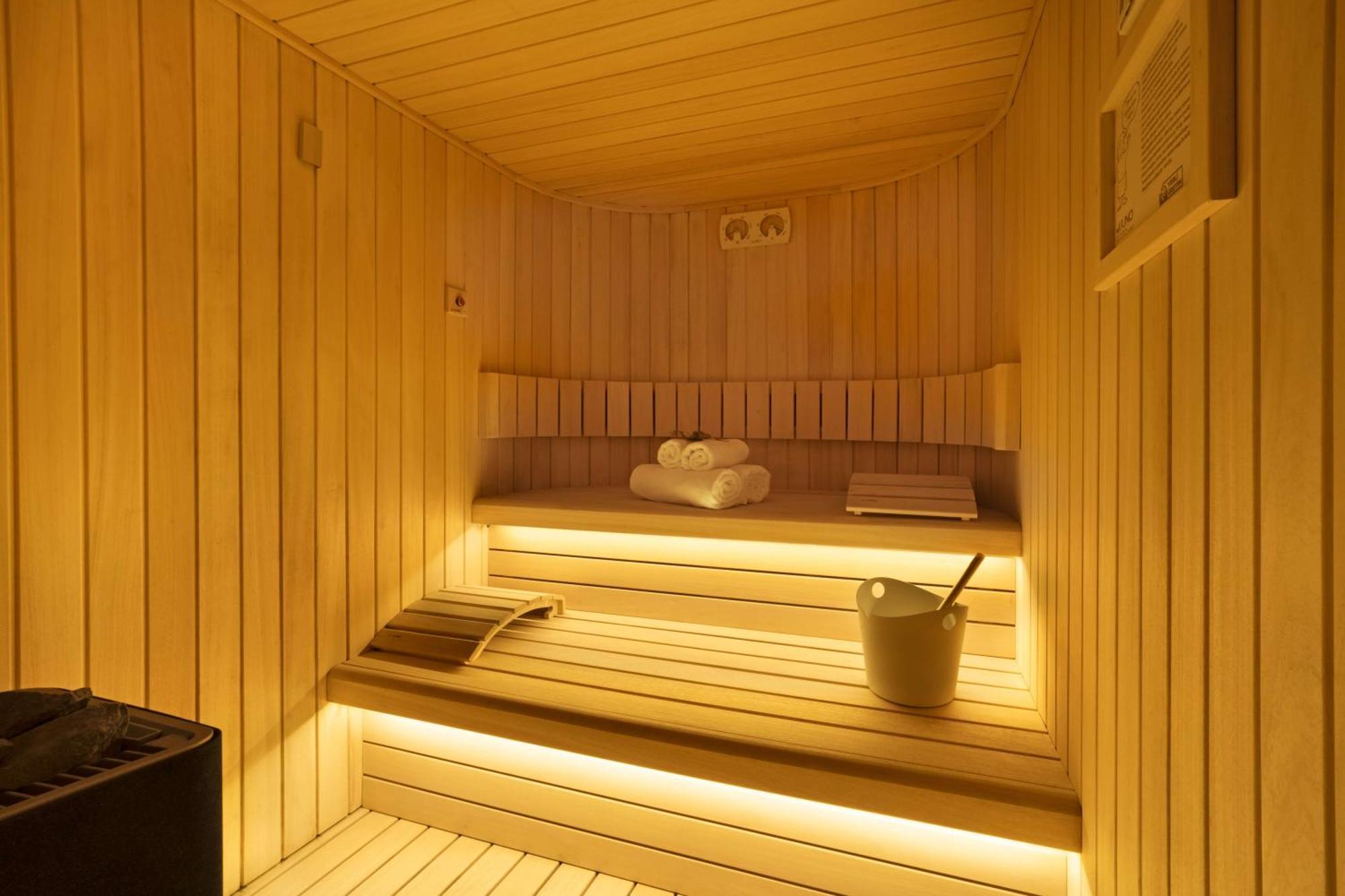 Bentley Hotel Old City-Special Class Istanbul Bagian luar foto A Finnish sauna
