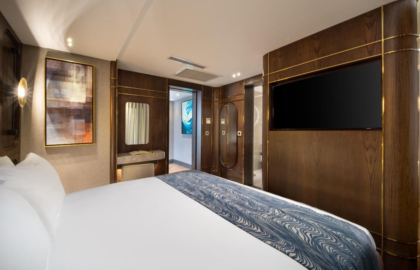 Bentley Hotel Old City-Special Class Istanbul Bagian luar foto The bedroom of the Royal Suite
