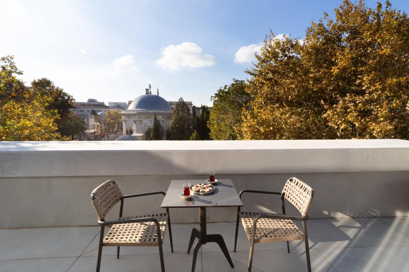 Bentley Hotel Old City-Special Class Istanbul Bagian luar foto View from the rooftop