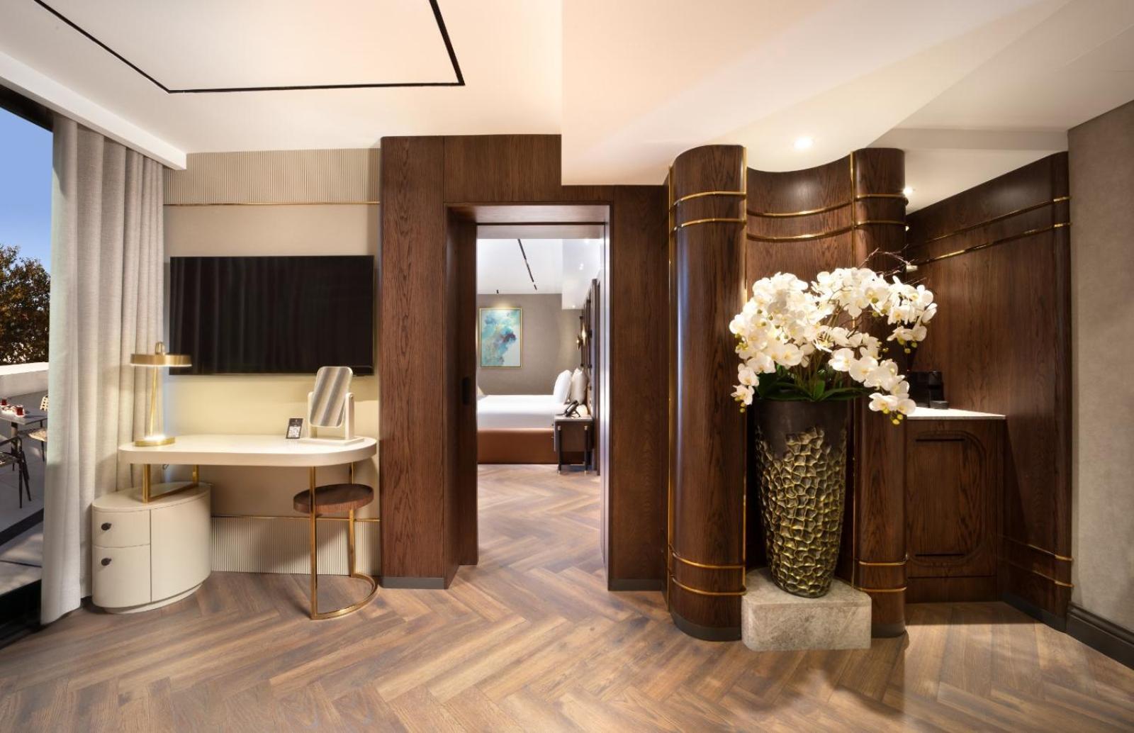 Bentley Hotel Old City-Special Class Istanbul Bagian luar foto The interior of a suite at The Ivy Collection